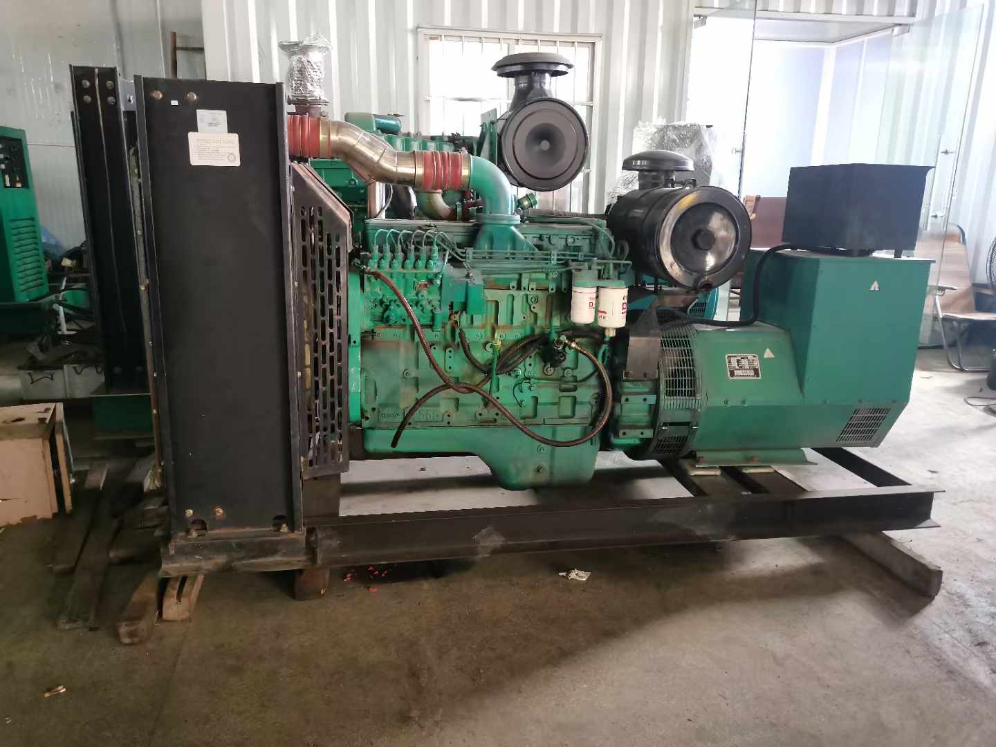 徽州发电机租赁如何确定电缆的承载电流是否在安全范围内？